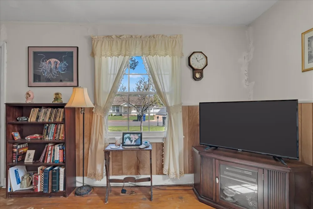 409 E Freeport Street Broken Arrow, OK 74012