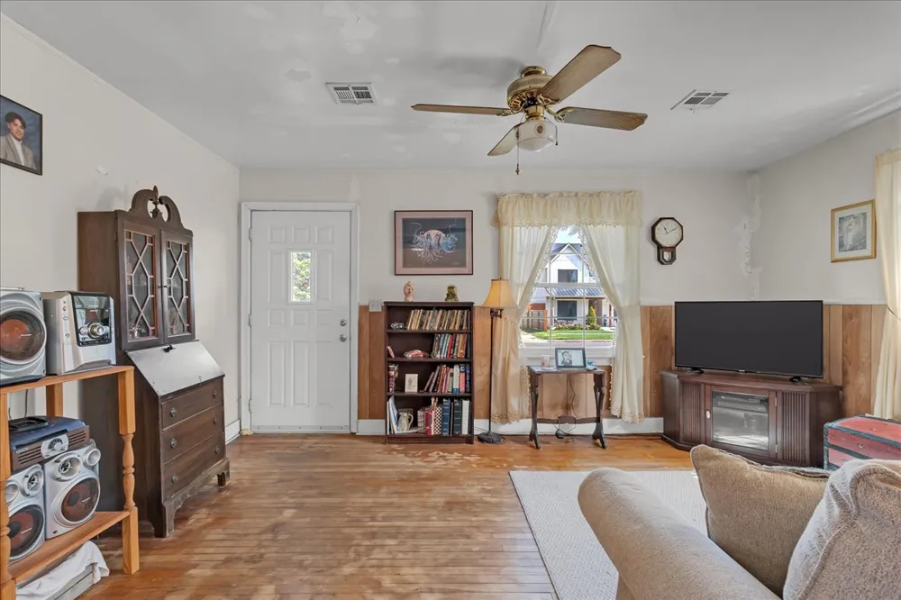 409 E Freeport Street Broken Arrow, OK 74012