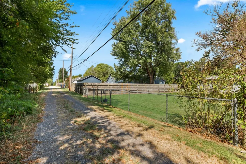 409 E Freeport Street Broken Arrow, OK 74012
