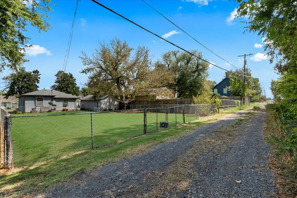 409 E Freeport Street Broken Arrow, OK 74012