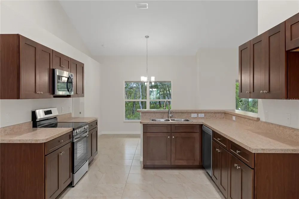 13048 KITTIWAKE ROAD Weeki Wachee, FL 34614