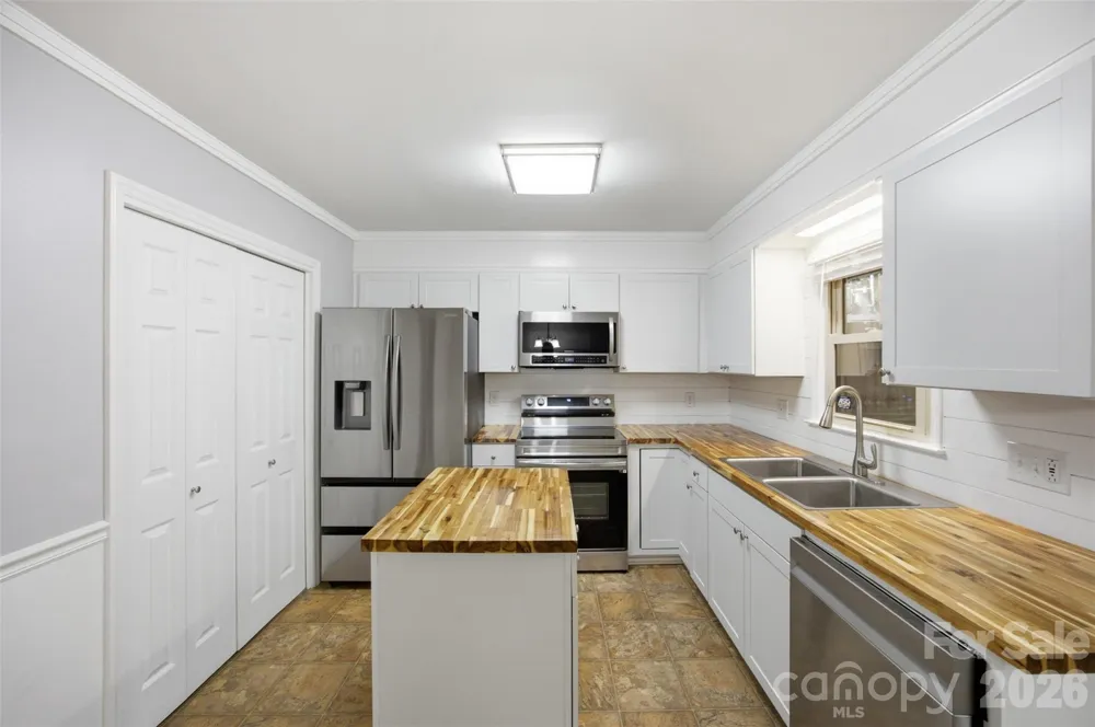 1228 B Oakwood Avenue #B Kannapolis, NC 28081