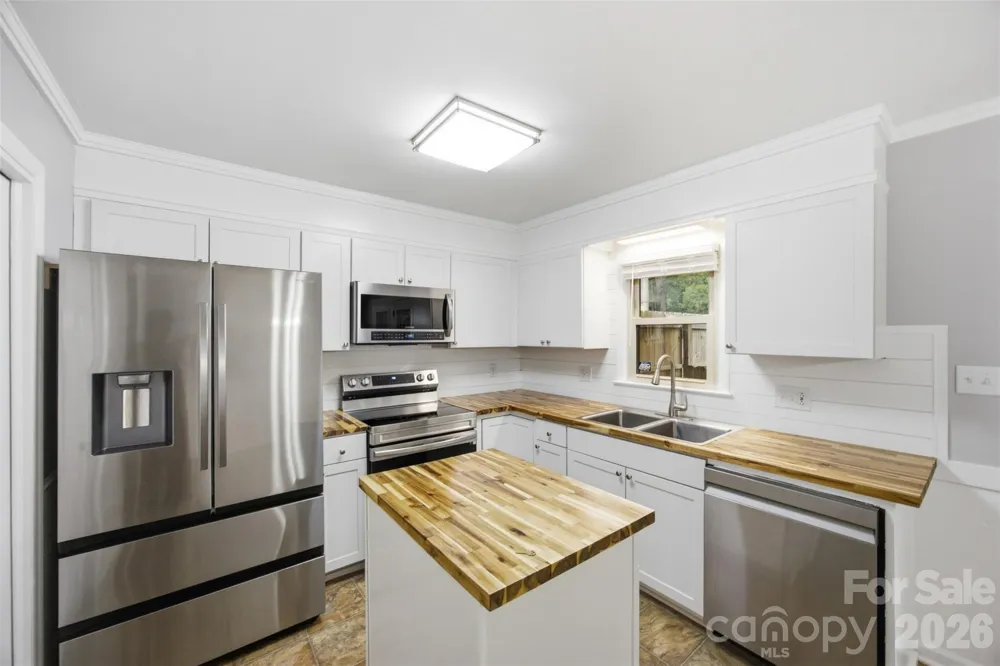 1228 B Oakwood Avenue #B Kannapolis, NC 28081