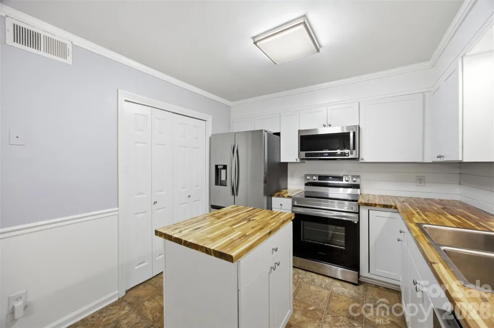 1228 B Oakwood Avenue #B Kannapolis, NC 28081