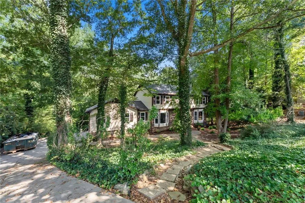 3824 Shawnee Run SW Lilburn, GA 30047