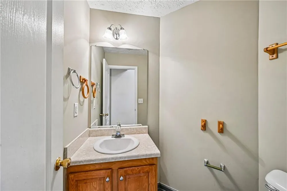 2083 Dylan Court Ellenwood, GA 30294
