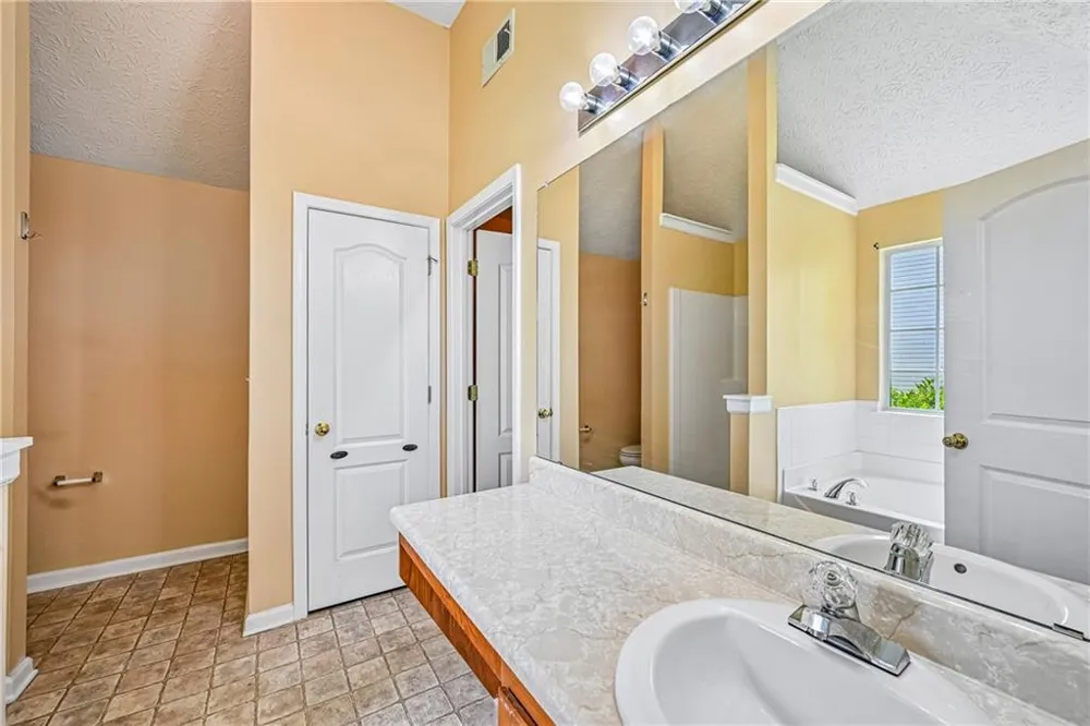 2083 Dylan Court Ellenwood, GA 30294