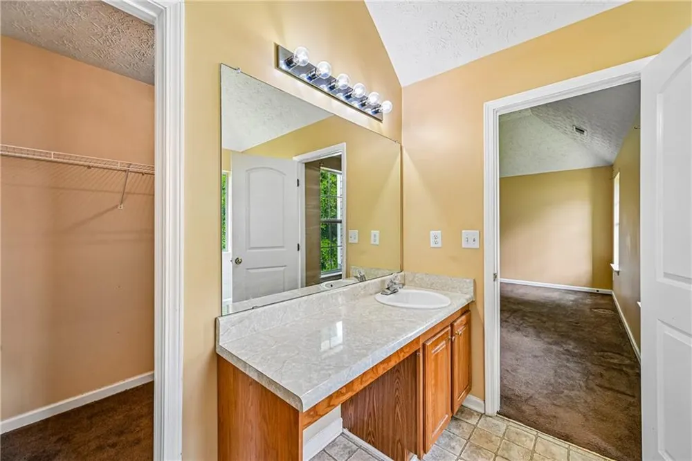 2083 Dylan Court Ellenwood, GA 30294