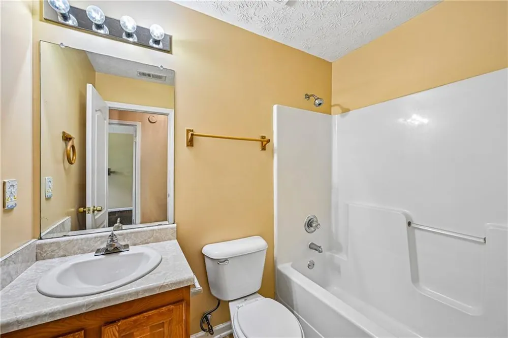 2083 Dylan Court Ellenwood, GA 30294