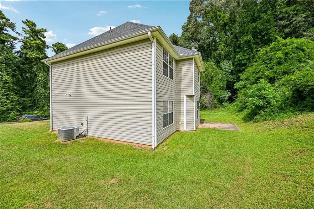 2083 Dylan Court Ellenwood, GA 30294