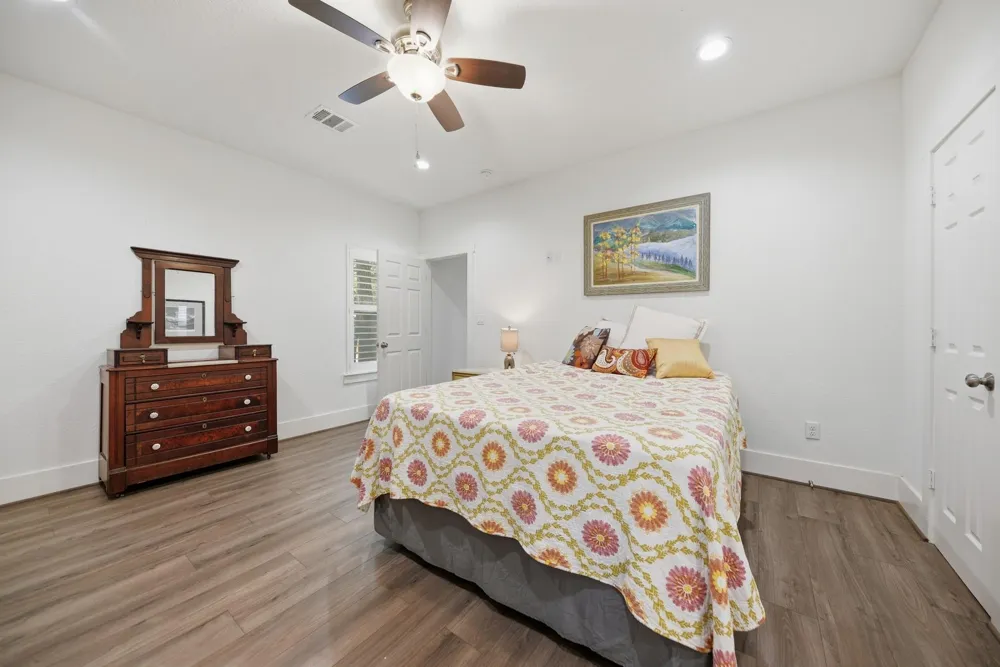 419 S Main Street La Grange, TX 78945