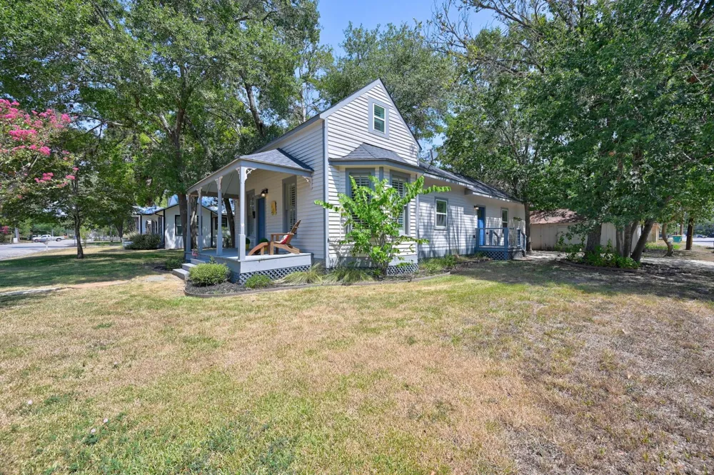 419 S Main Street La Grange, TX 78945