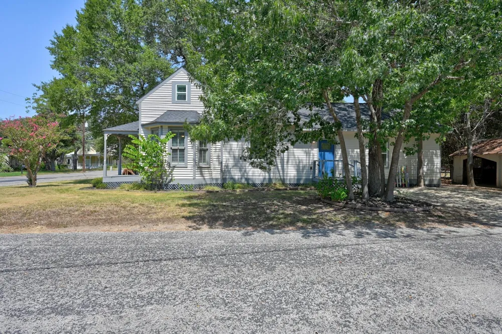419 S Main Street La Grange, TX 78945