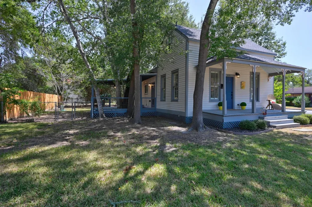 419 S Main Street La Grange, TX 78945