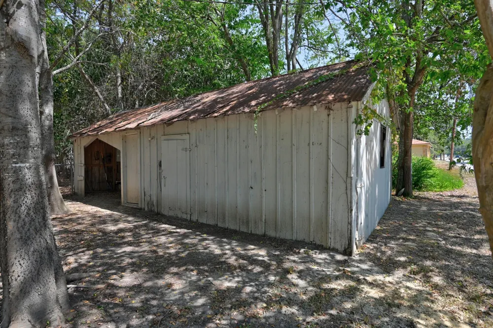 419 S Main Street La Grange, TX 78945