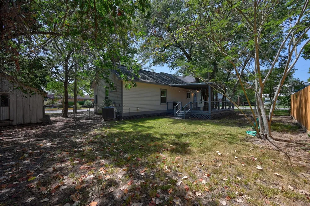 419 S Main Street La Grange, TX 78945