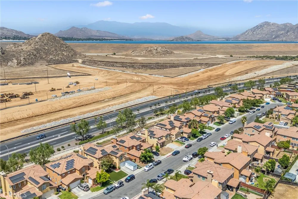 1180 Reisling Perris, CA 92571
