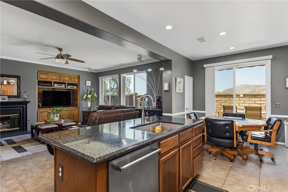 1180 Reisling Perris, CA 92571