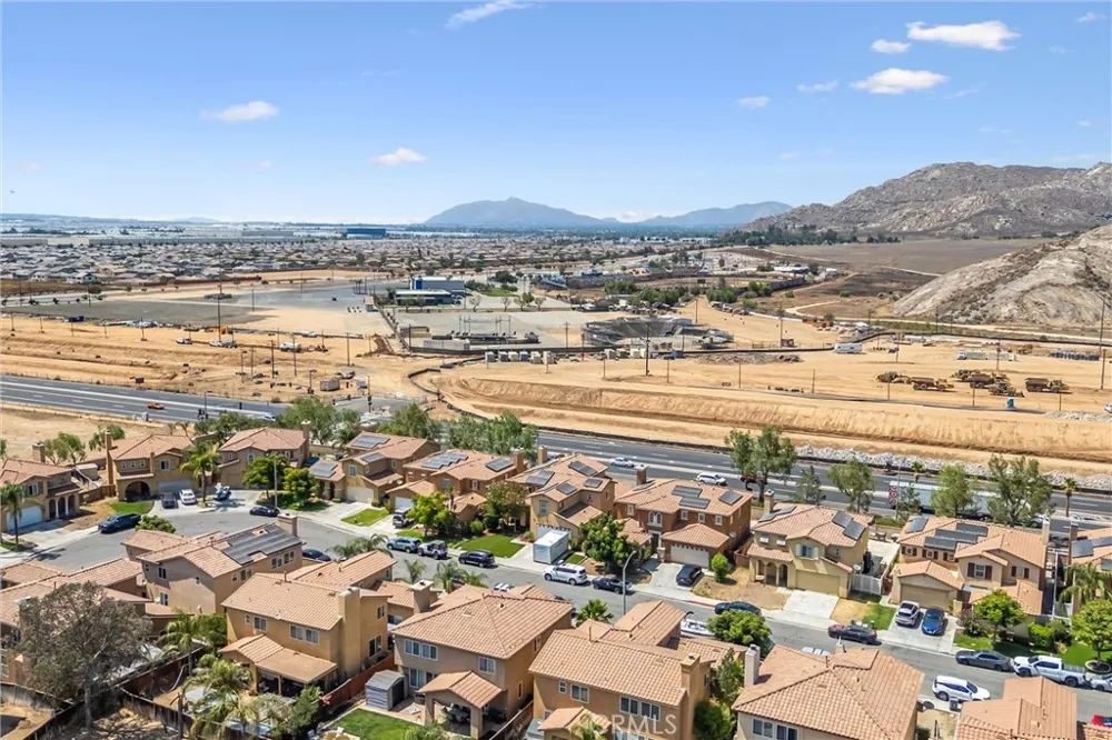 1180 Reisling Perris, CA 92571