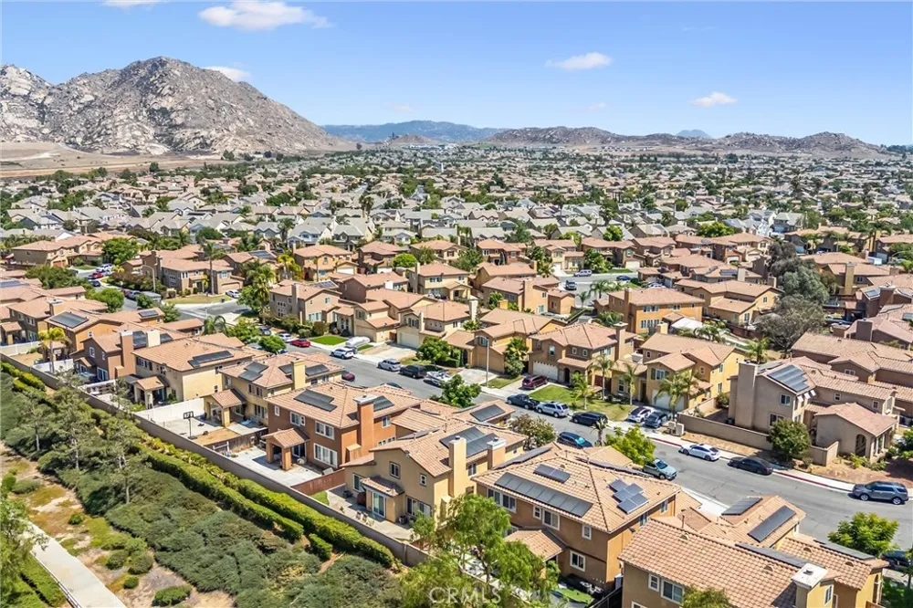 1180 Reisling Perris, CA 92571
