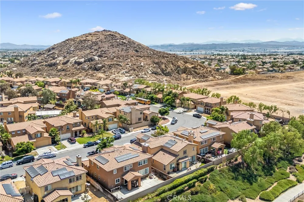 1180 Reisling Perris, CA 92571