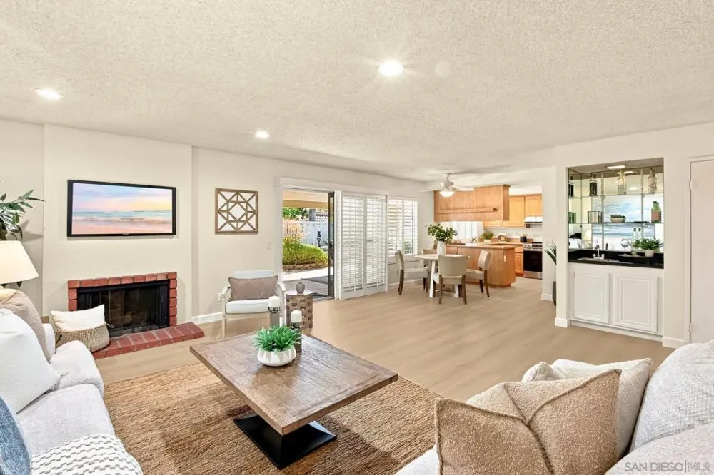 4233 Dawn Ln Oceanside, CA 92056