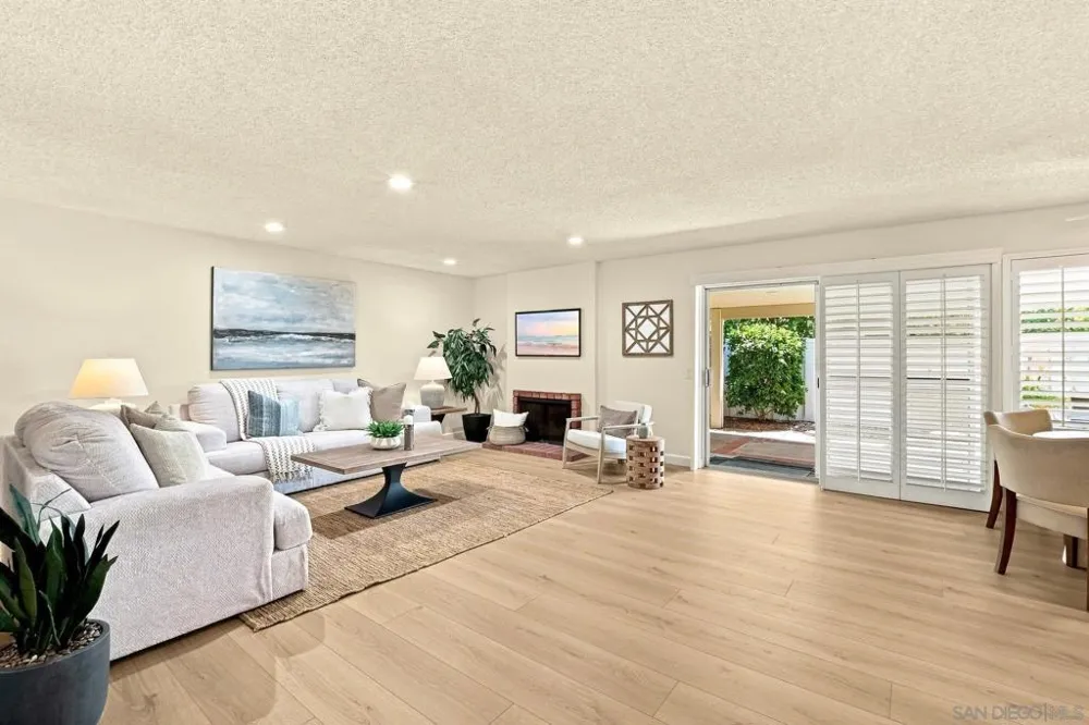 4233 Dawn Ln Oceanside, CA 92056