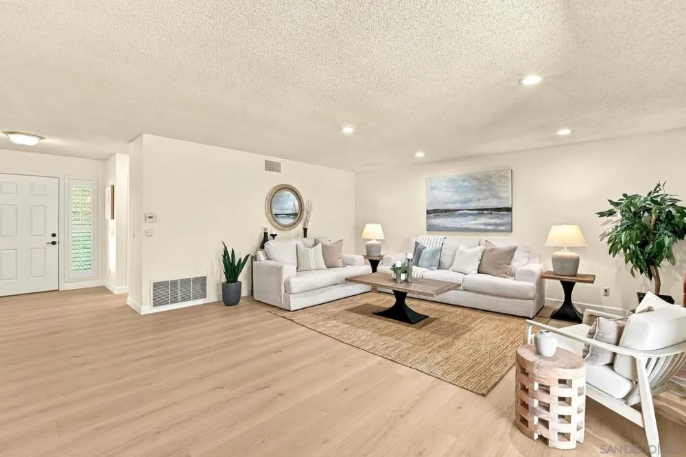 4233 Dawn Ln Oceanside, CA 92056