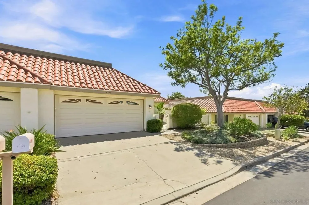 4233 Dawn Ln Oceanside, CA 92056