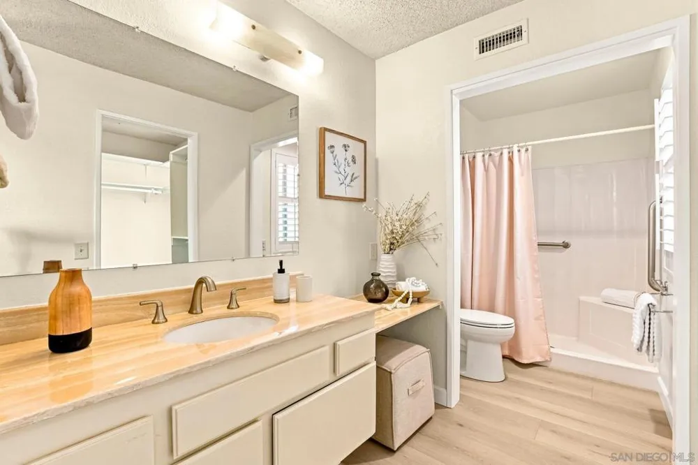 4233 Dawn Ln Oceanside, CA 92056