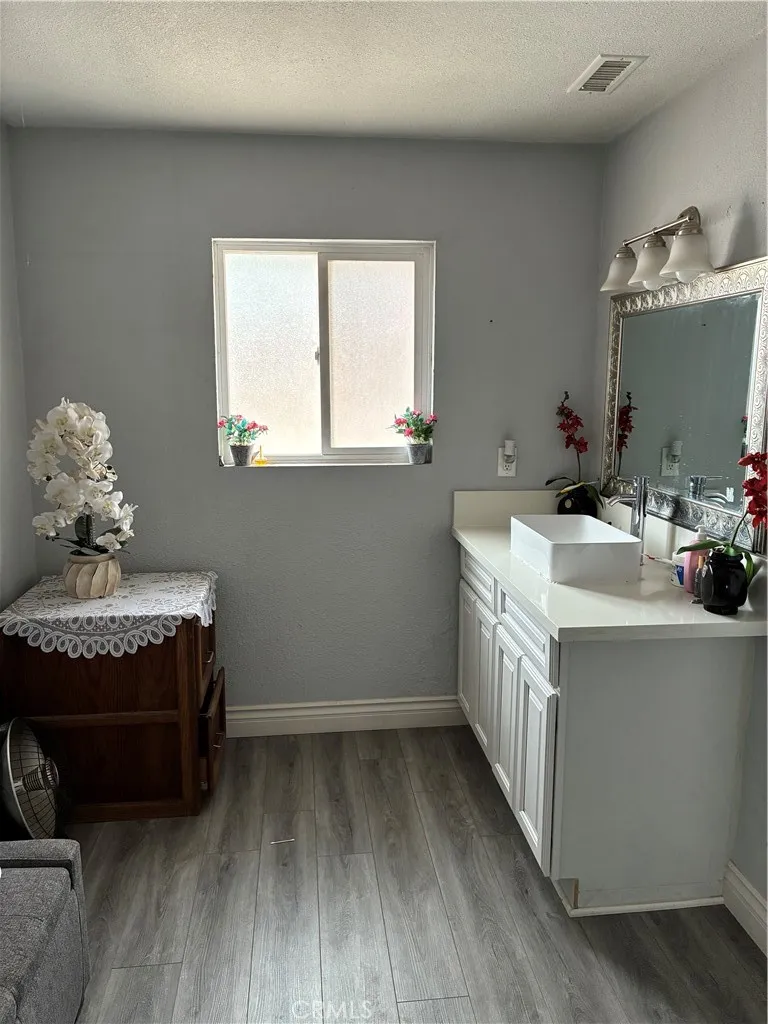 17721 Mauna Loa St Hesperia, CA 92345