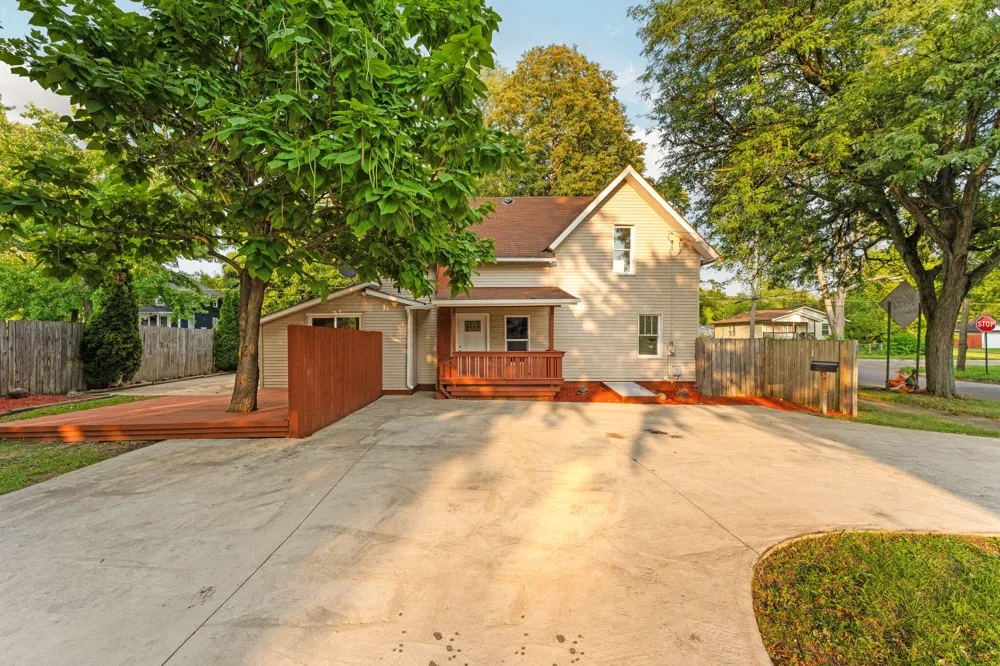 412 Quarry Street Jackson, MI 49201