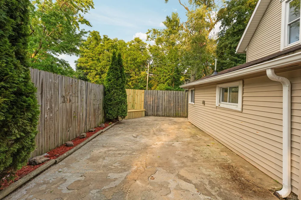412 Quarry Street Jackson, MI 49201