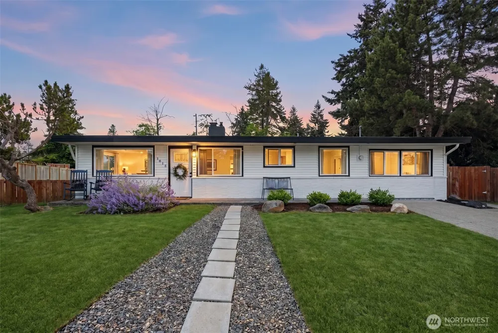 1615 165th Place Shoreline, WA 98133