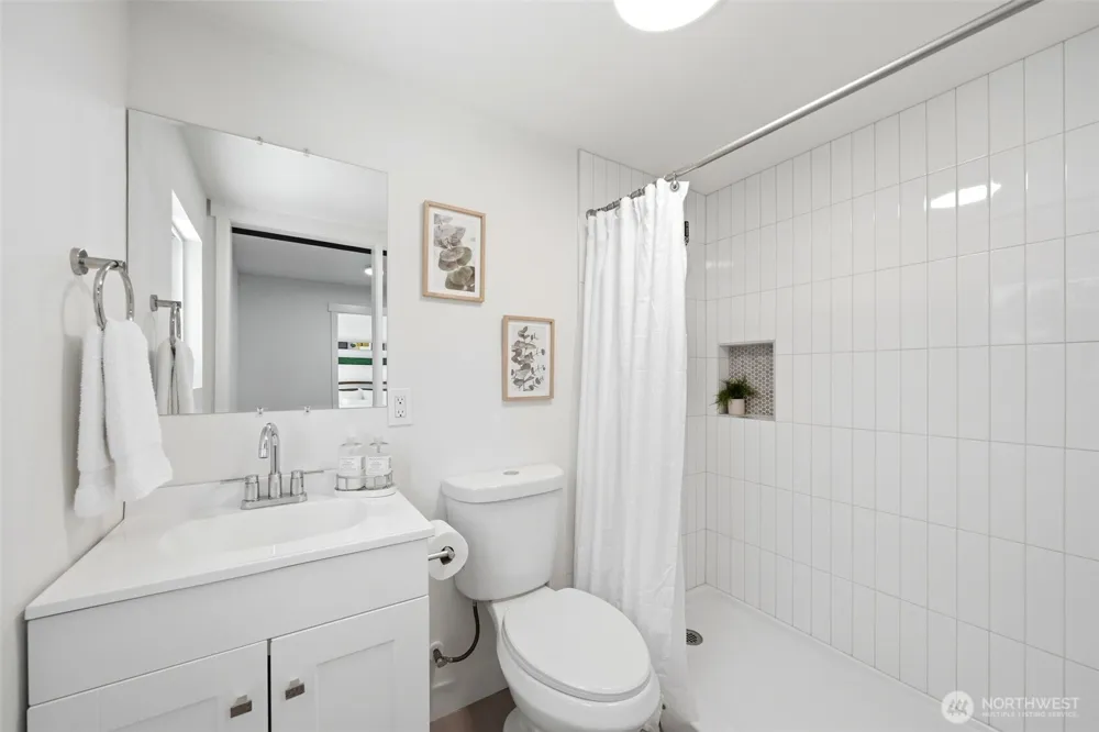 1615 165th Place Shoreline, WA 98133