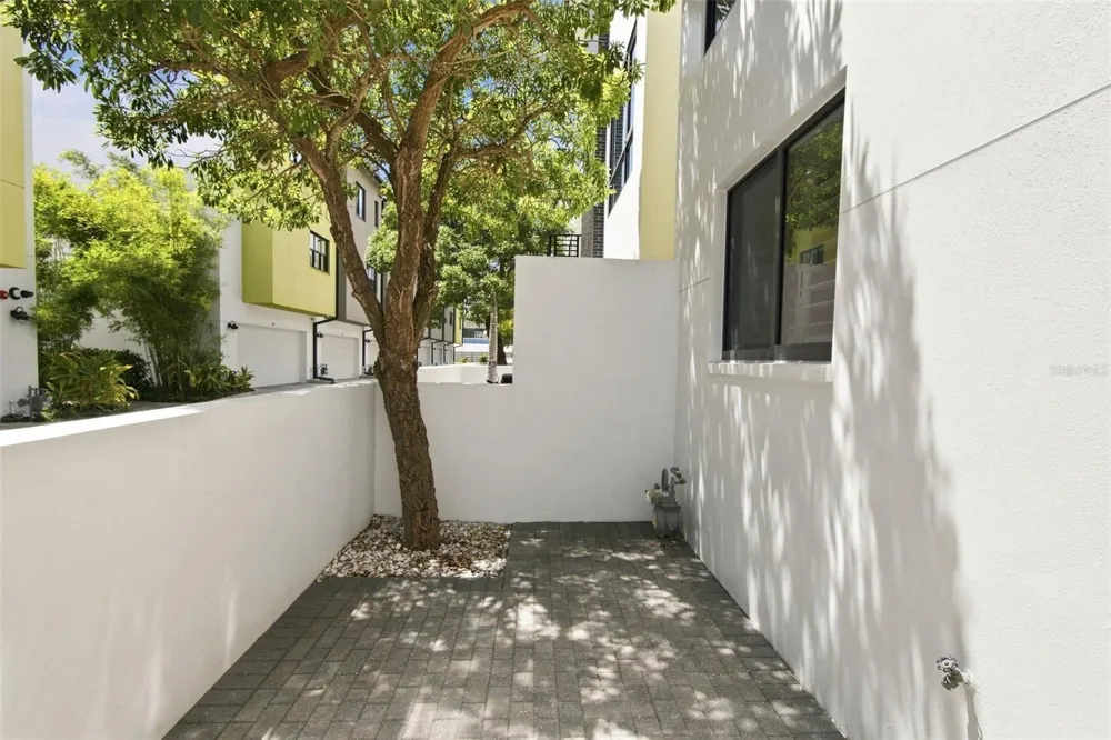931 ARLINGTON AVENUE St Petersburg, FL 33705