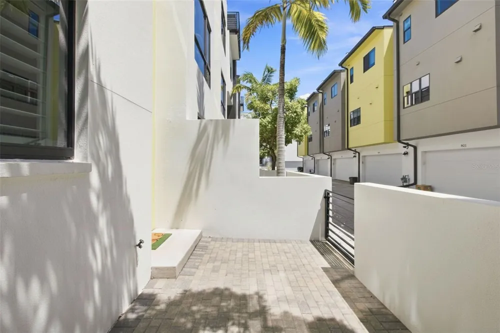 931 ARLINGTON AVENUE St Petersburg, FL 33705