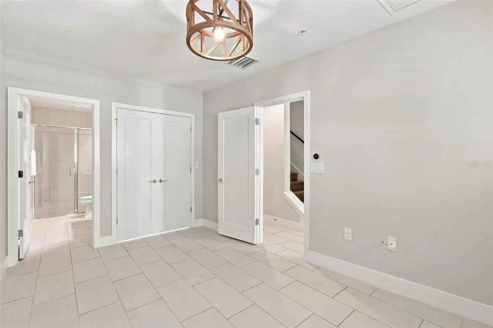 931 ARLINGTON AVENUE St Petersburg, FL 33705