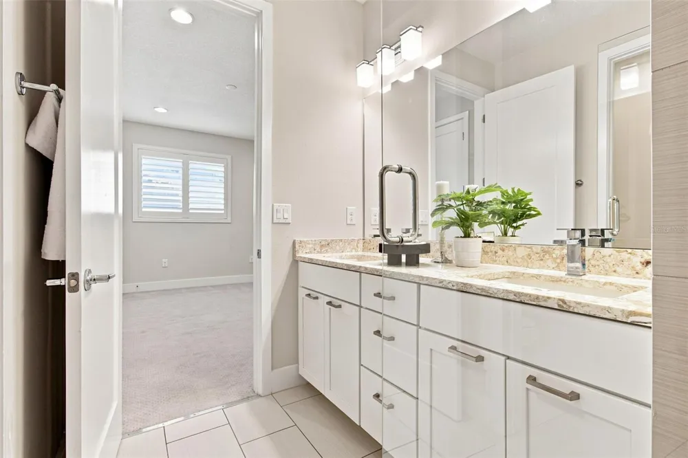 931 ARLINGTON AVENUE St Petersburg, FL 33705