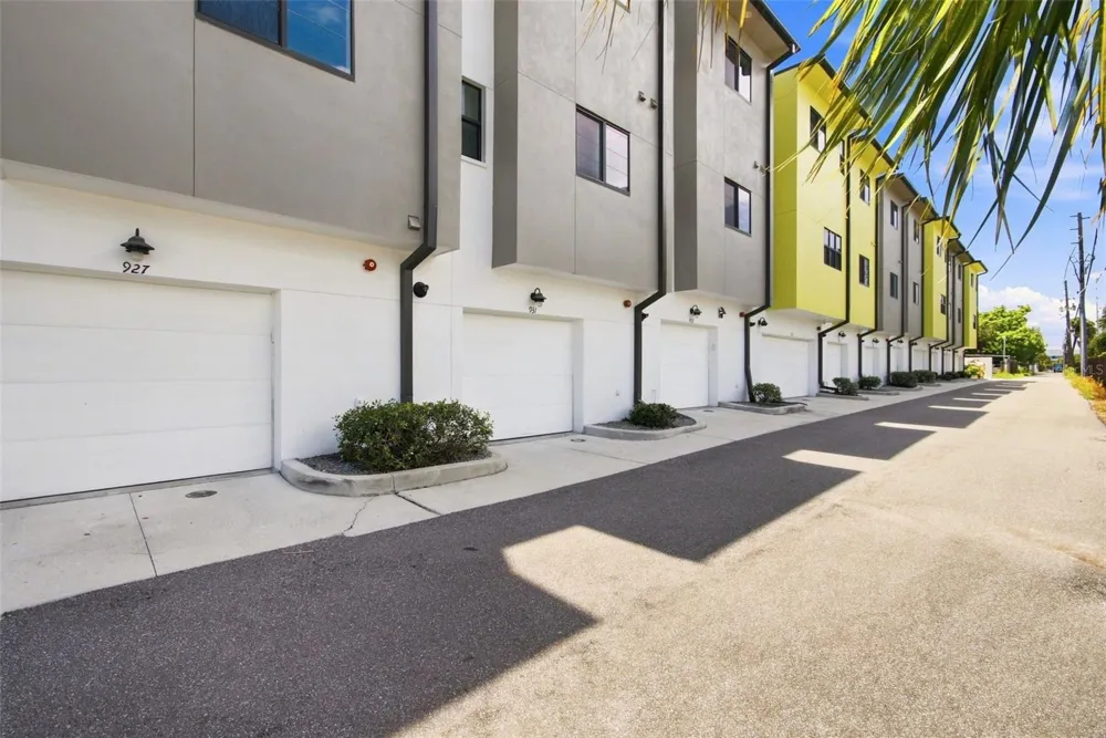 931 ARLINGTON AVENUE St Petersburg, FL 33705