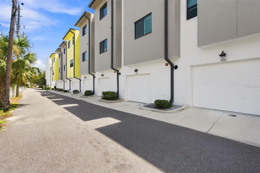 931 ARLINGTON AVENUE St Petersburg, FL 33705