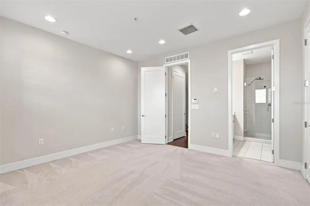931 ARLINGTON AVENUE St Petersburg, FL 33705