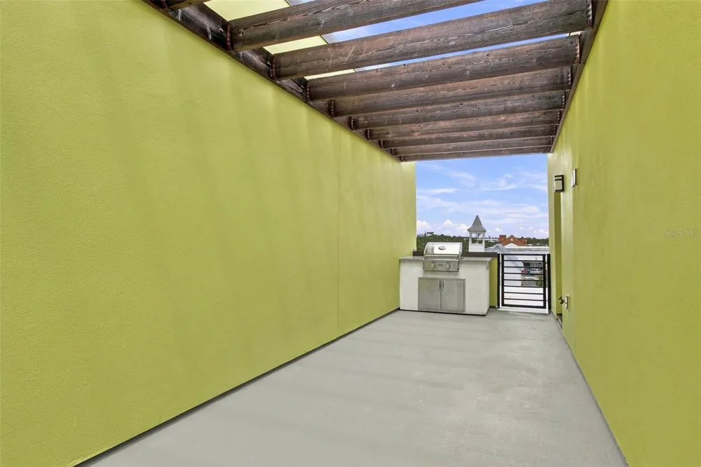 931 ARLINGTON AVENUE St Petersburg, FL 33705