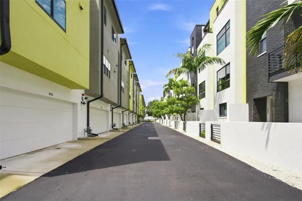 931 ARLINGTON AVENUE St Petersburg, FL 33705