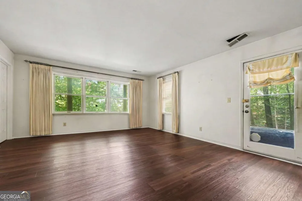 6415 River Chase CIR Sandy Springs, GA 30328