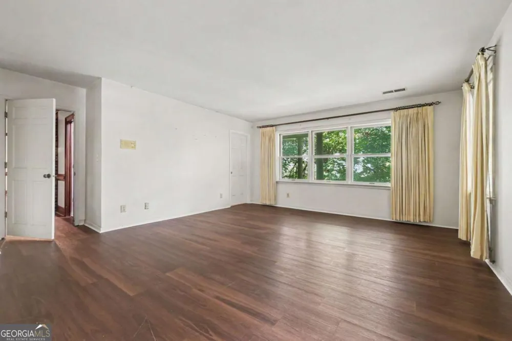 6415 River Chase CIR Sandy Springs, GA 30328