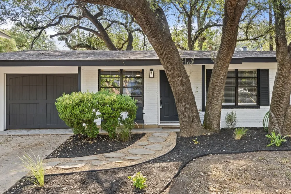 2411 S 6th Street Austin, TX 78704