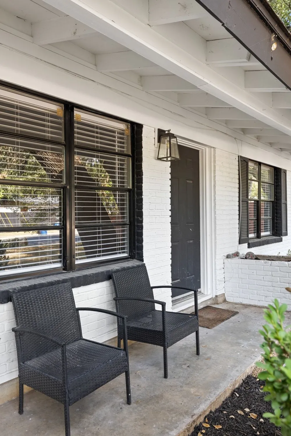 2411 S 6th Street Austin, TX 78704
