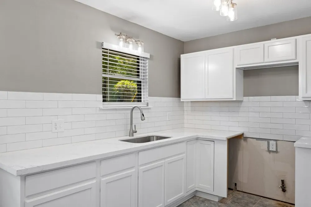 2411 S 6th Street Austin, TX 78704