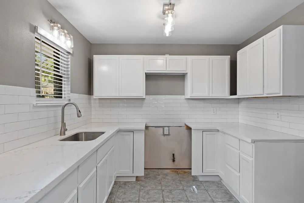 2411 S 6th Street Austin, TX 78704